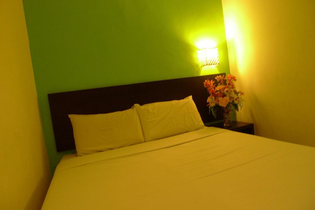 Meldrum Hotel Johor Bahru Exterior foto
