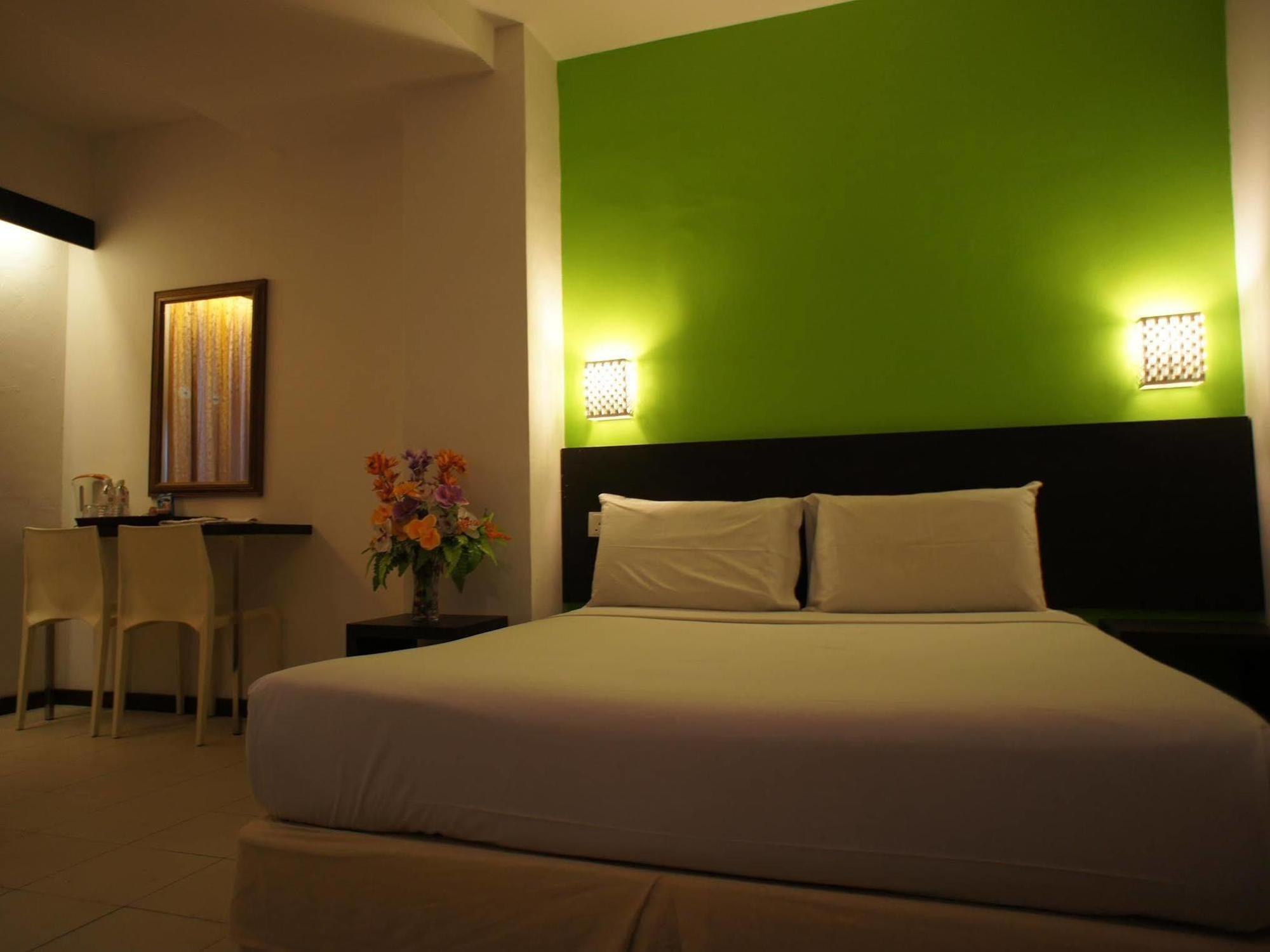 Meldrum Hotel Johor Bahru Exterior foto