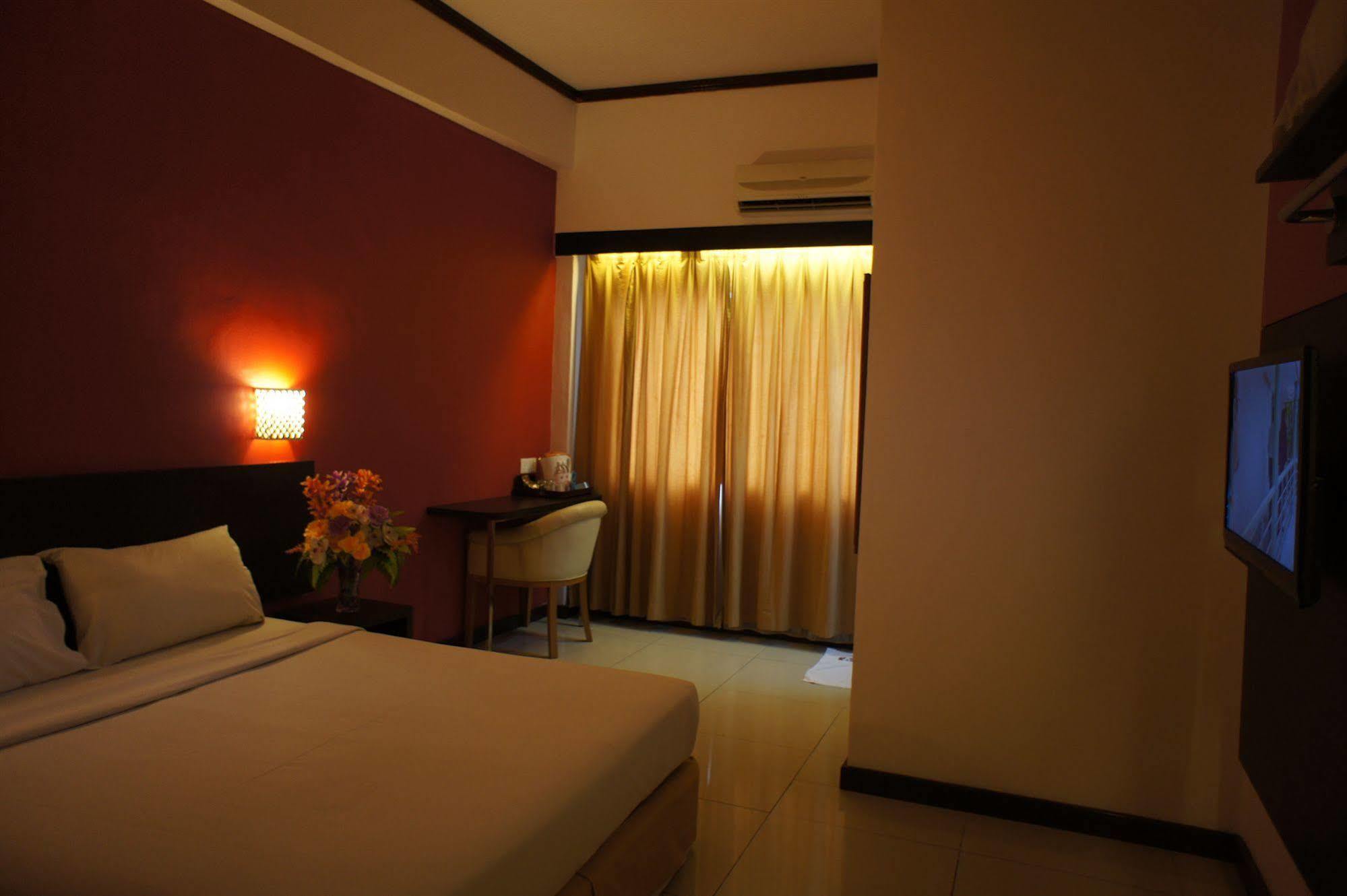 Meldrum Hotel Johor Bahru Exterior foto